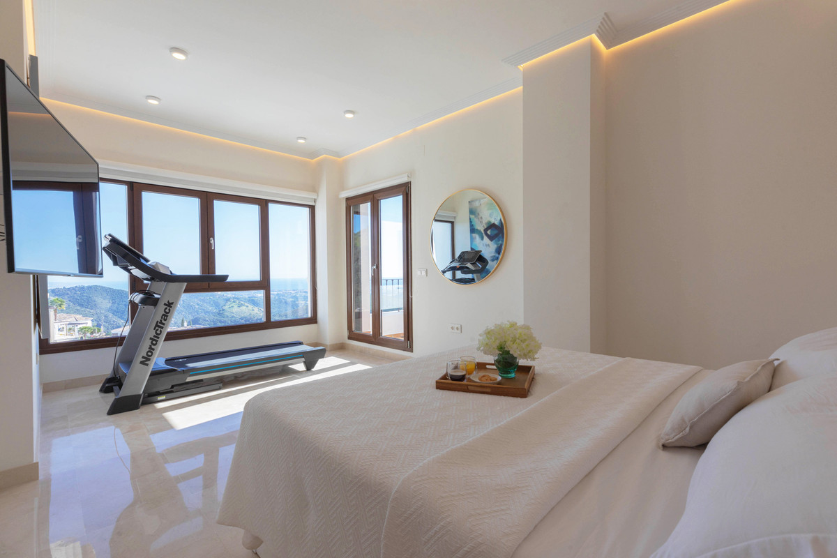 4 Bed Townhouse for sale in Benahavís Costa Del Sol, Málaga, Spain