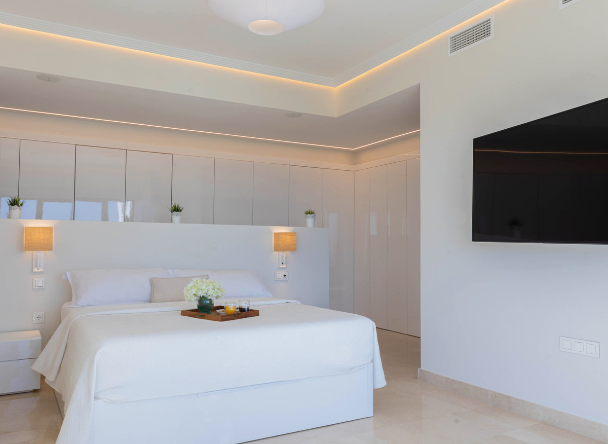 4 Bed Townhouse for sale in Benahavís Costa Del Sol, Málaga, Spain