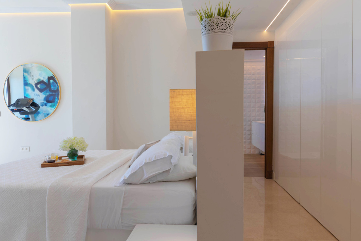 4 Bed Townhouse for sale in Benahavís Costa Del Sol, Málaga, Spain