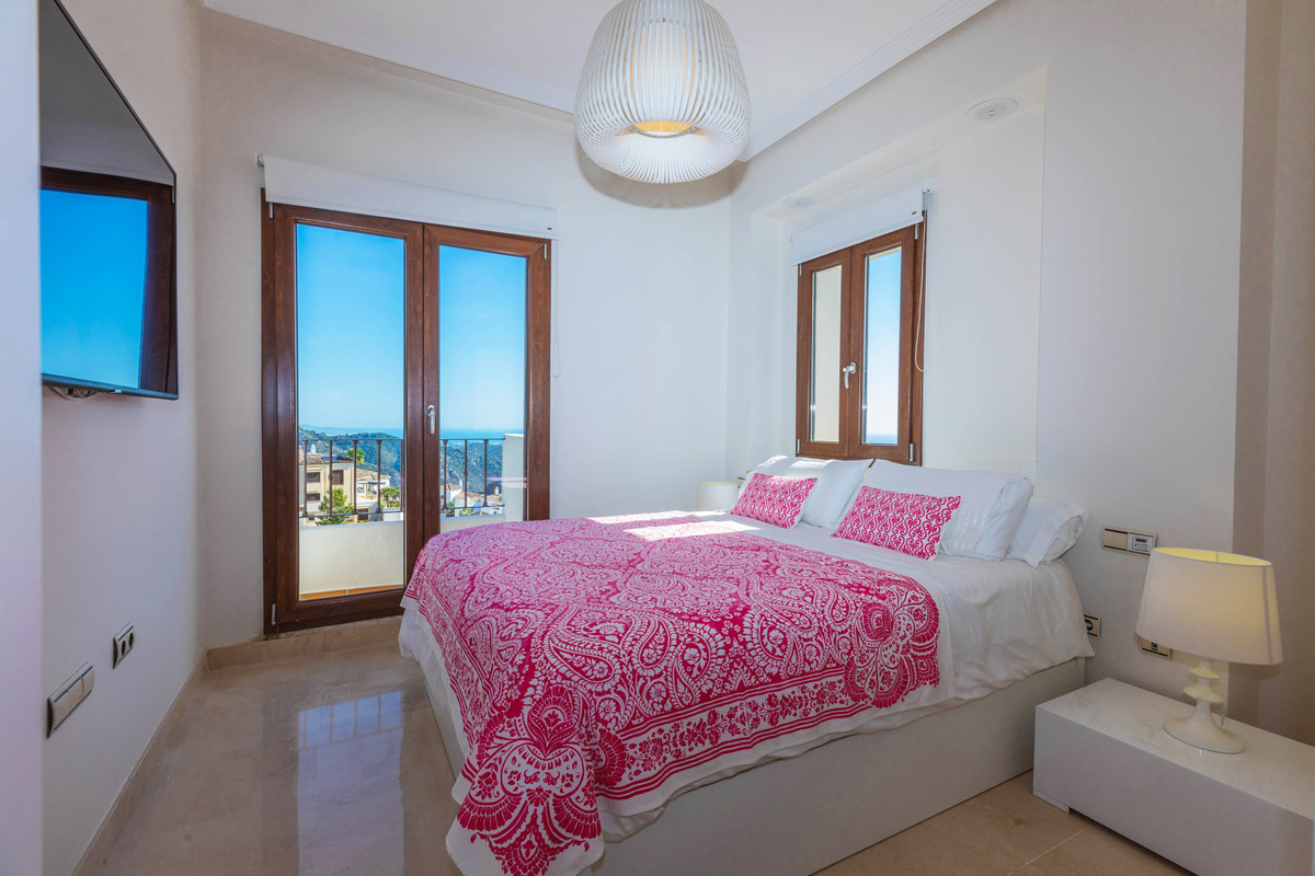 4 Bed Townhouse for sale in Benahavís Costa Del Sol, Málaga, Spain