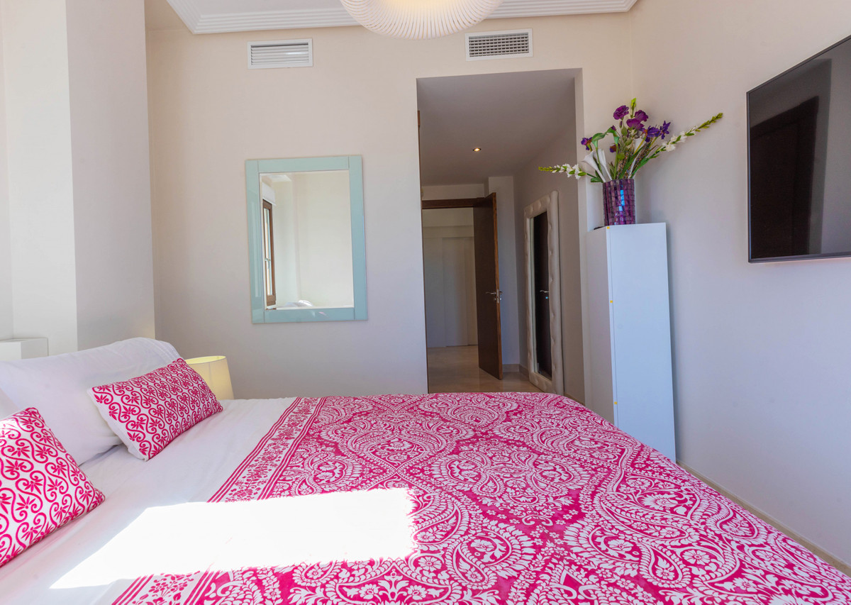 4 Bed Townhouse for sale in Benahavís Costa Del Sol, Málaga, Spain