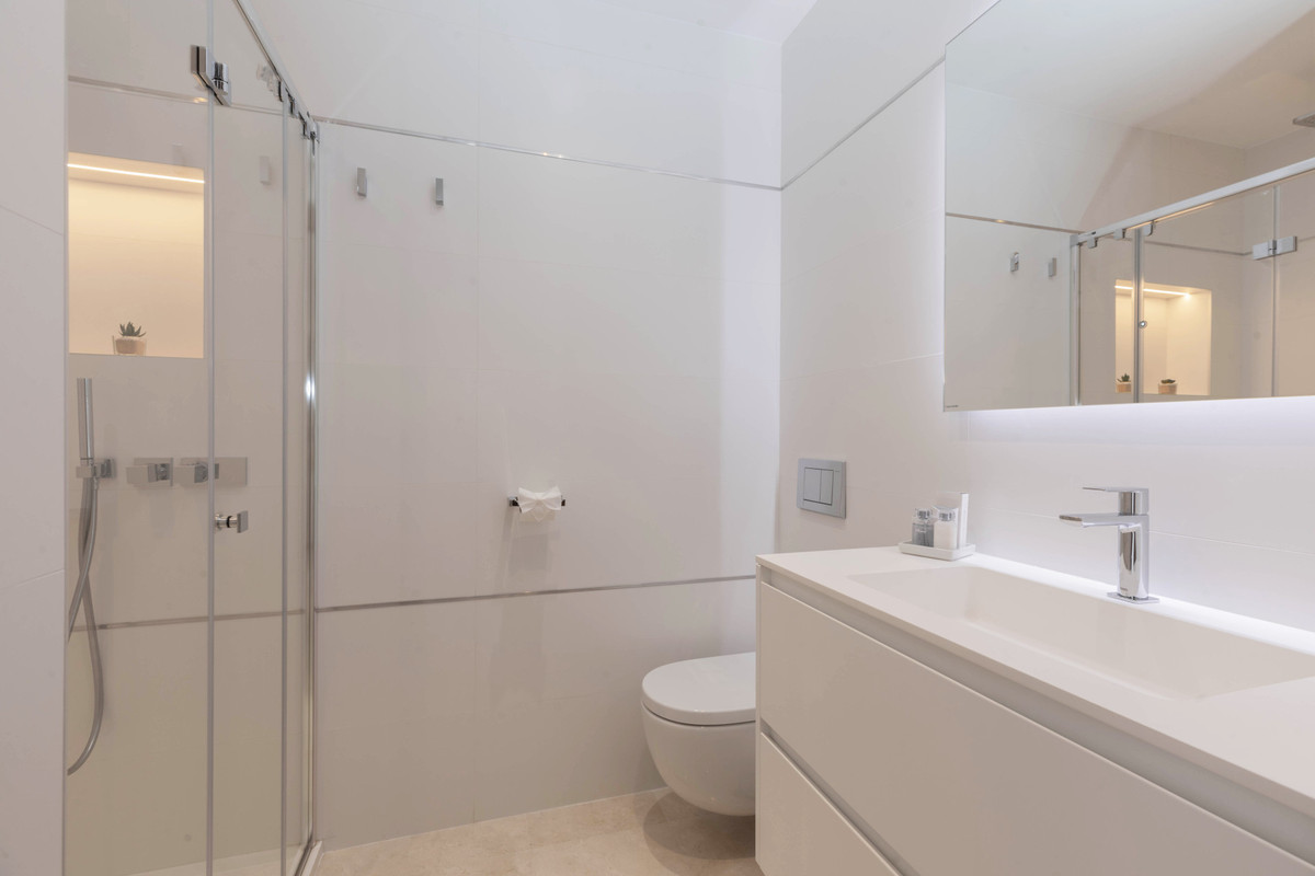 4 Bed Townhouse for sale in Benahavís Costa Del Sol, Málaga, Spain