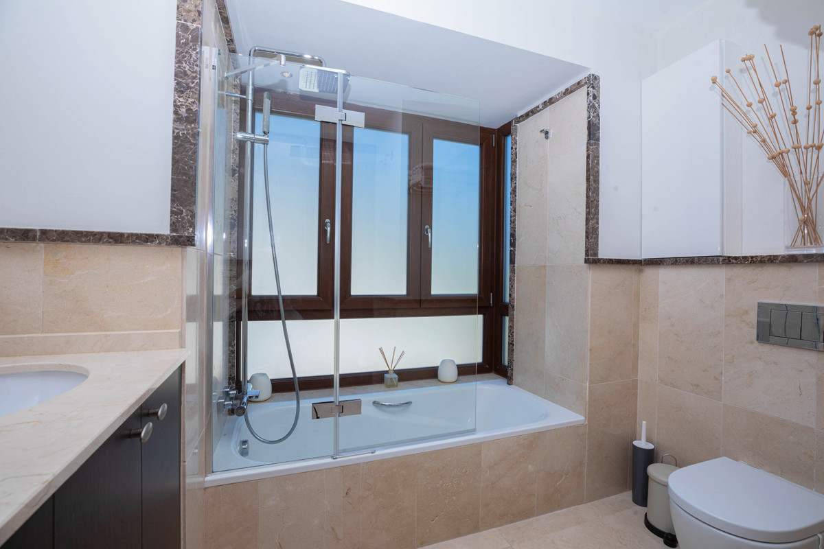 4 Bed Townhouse for sale in Benahavís Costa Del Sol, Málaga, Spain