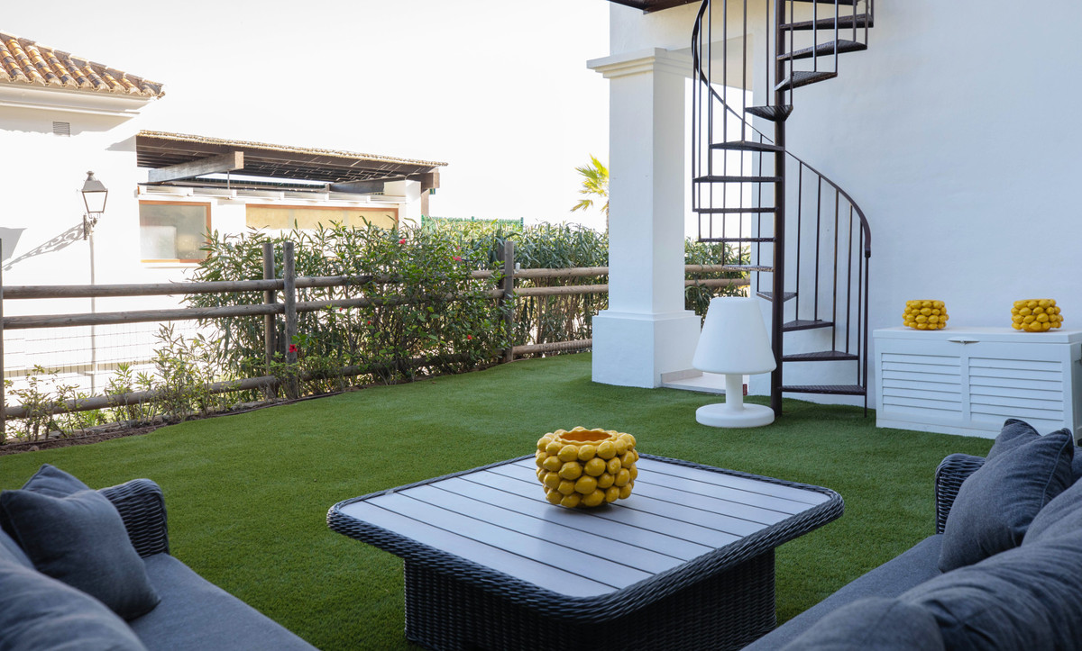 4 Bed Townhouse for sale in Benahavís Costa Del Sol, Málaga, Spain