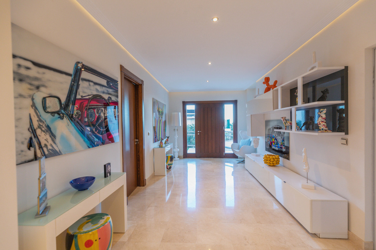 4 Bed Townhouse for sale in Benahavís Costa Del Sol, Málaga, Spain