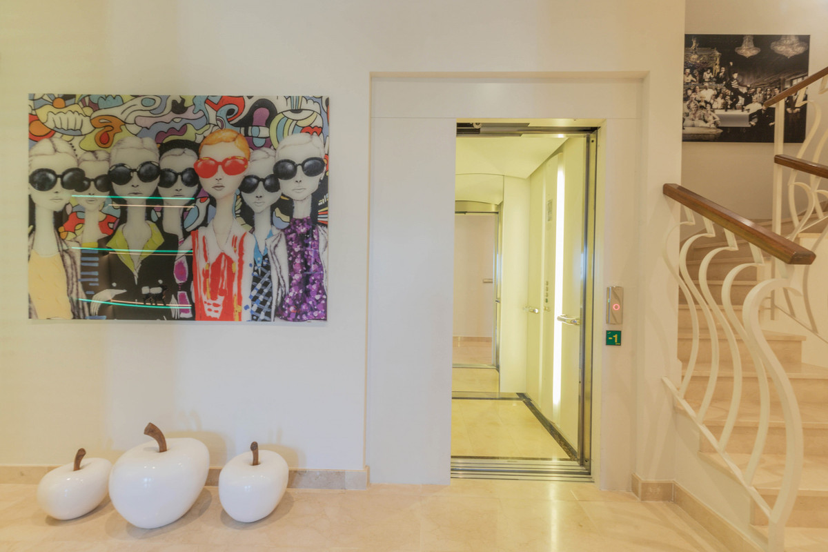 4 Bed Townhouse for sale in Benahavís Costa Del Sol, Málaga, Spain