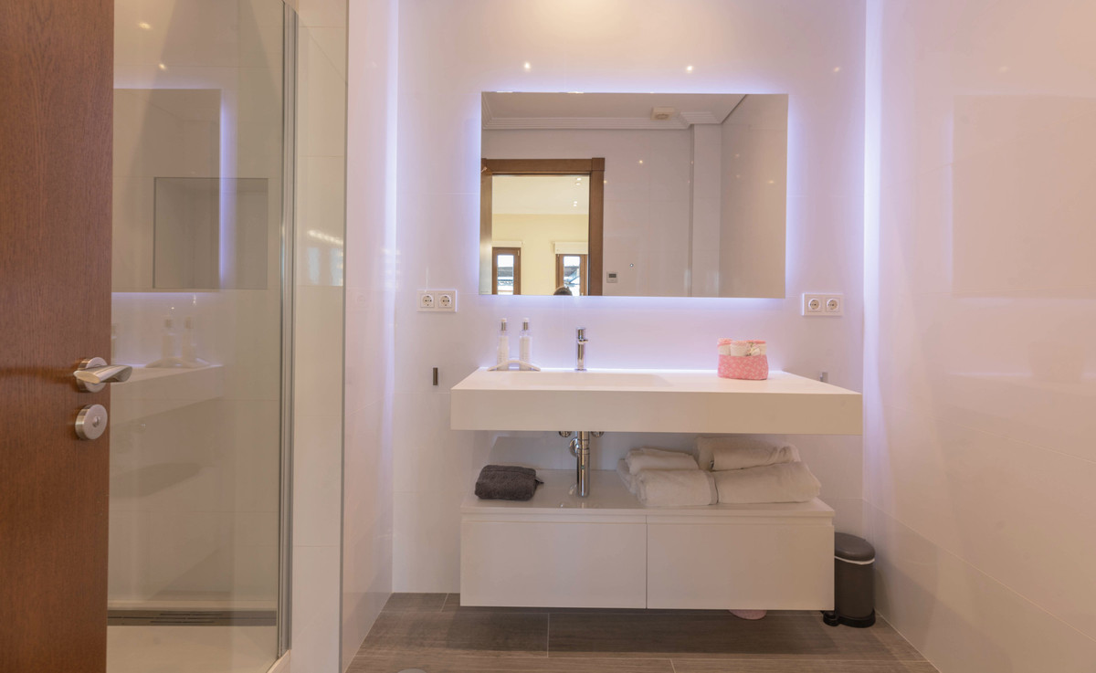 4 Bed Townhouse for sale in Benahavís Costa Del Sol, Málaga, Spain