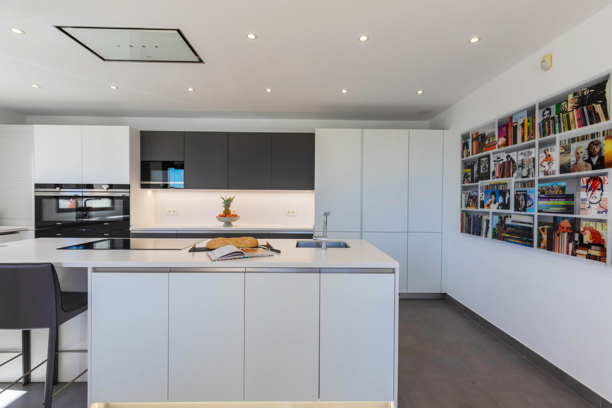 4 Bed Townhouse for sale in Benahavís Costa Del Sol, Málaga, Spain
