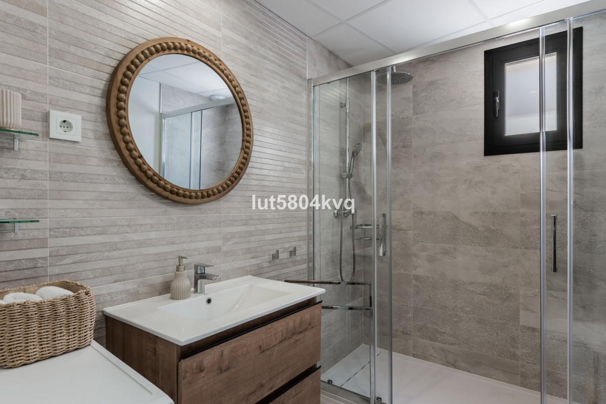 2 Bed Apartment for sale in Estepona Costa Del Sol, Málaga, Spain