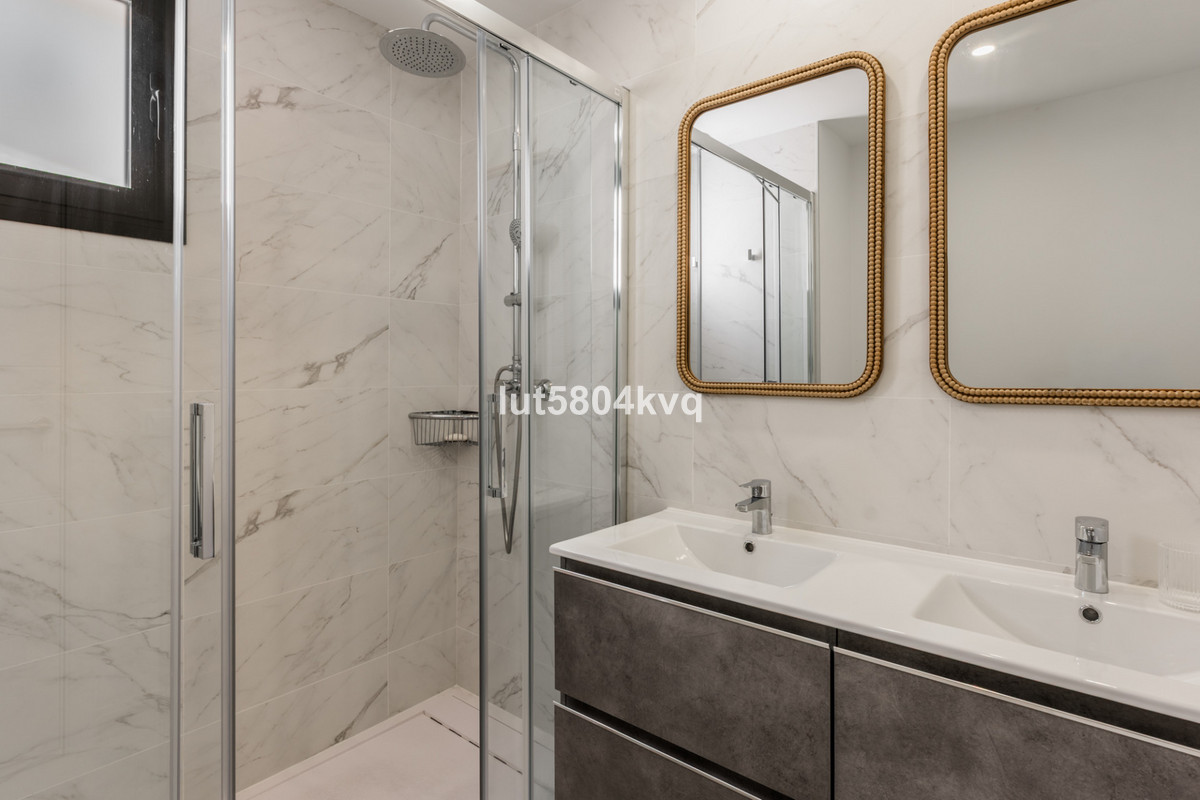 2 Bed Apartment for sale in Estepona Costa Del Sol, Málaga, Spain