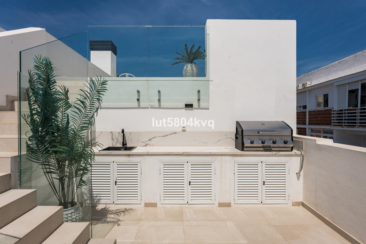2 Bed Apartment for sale in Estepona Costa Del Sol, Málaga, Spain