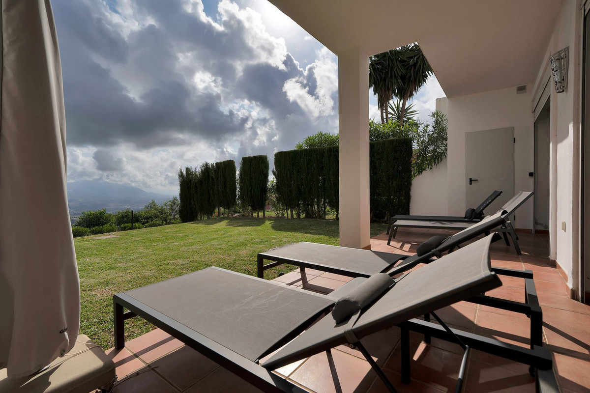 2 Bed Apartment for sale in La Mairena Costa Del Sol, Málaga, Spain