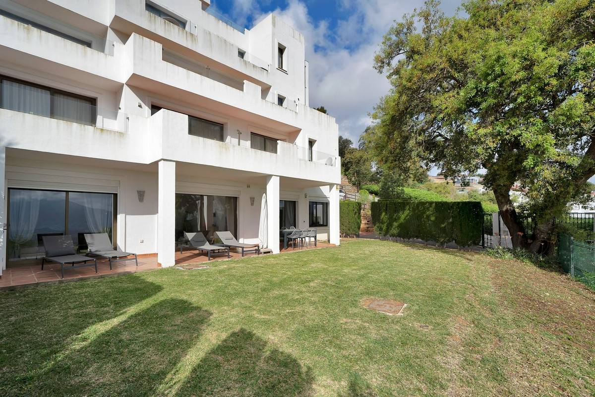 2 Bed Apartment for sale in La Mairena Costa Del Sol, Málaga, Spain