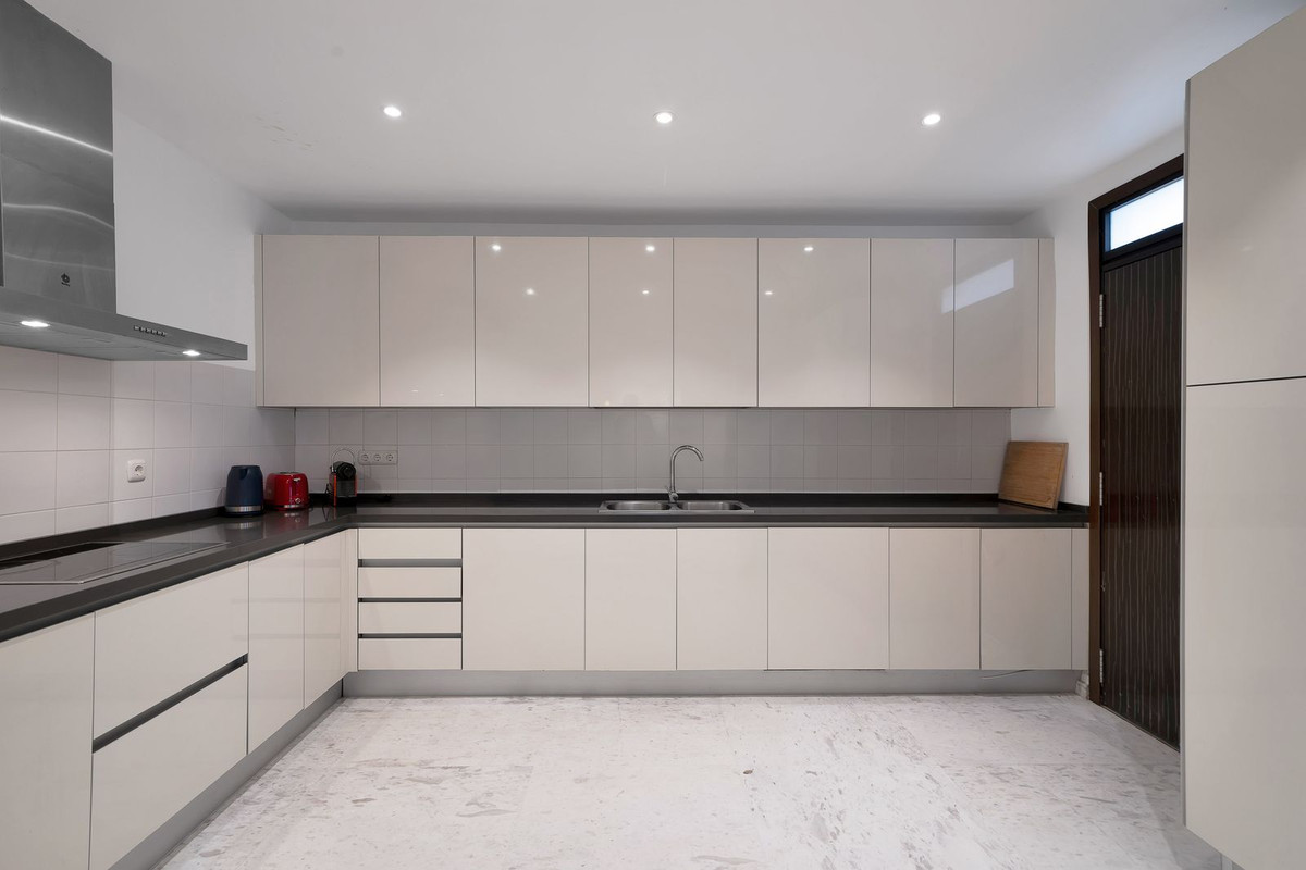 2 Bed Apartment for sale in La Mairena Costa Del Sol, Málaga, Spain