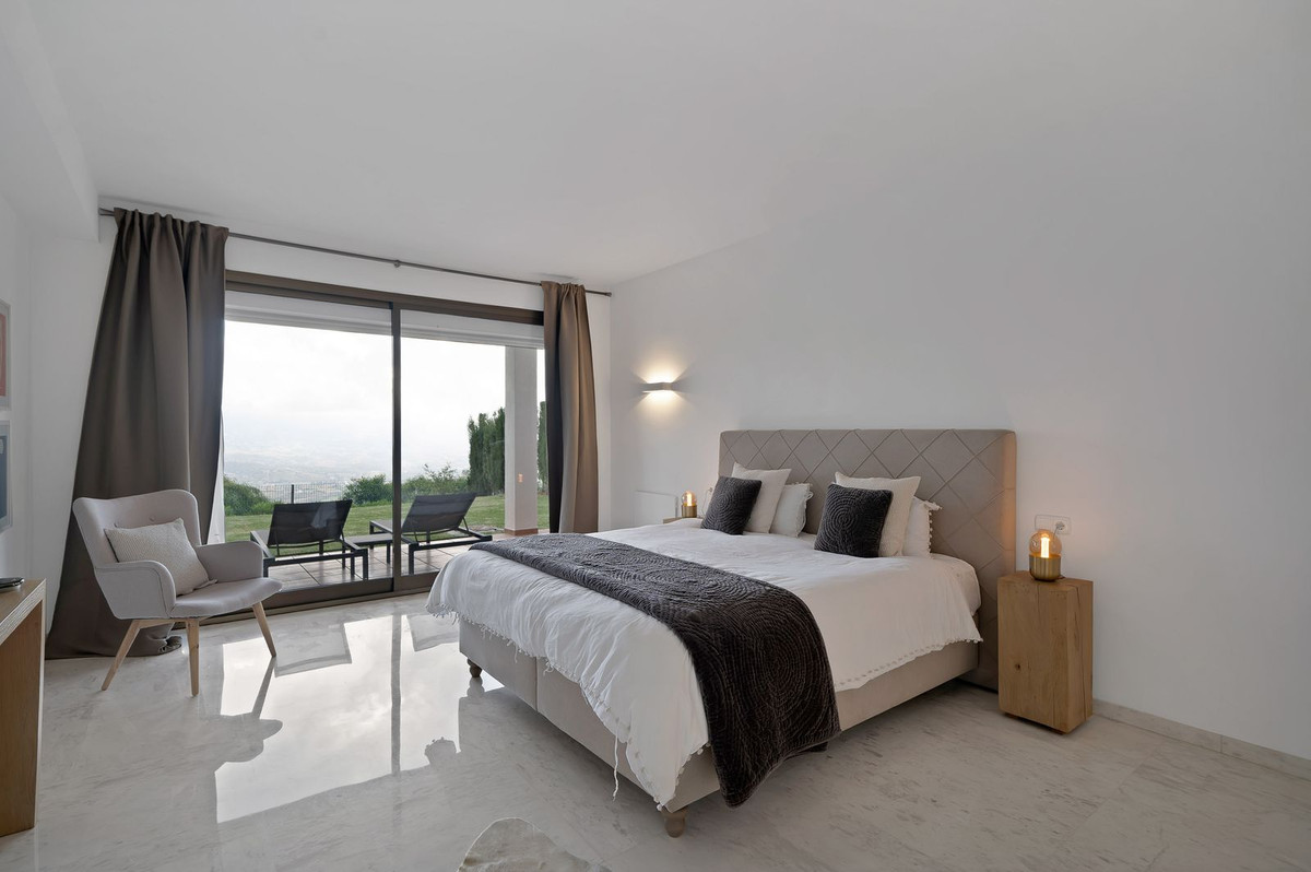 2 Bed Apartment for sale in La Mairena Costa Del Sol, Málaga, Spain