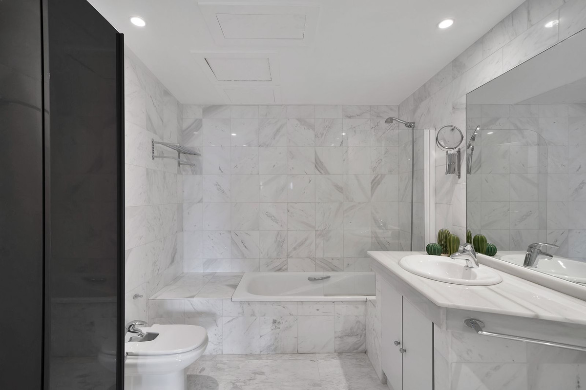 2 Bed Apartment for sale in La Mairena Costa Del Sol, Málaga, Spain