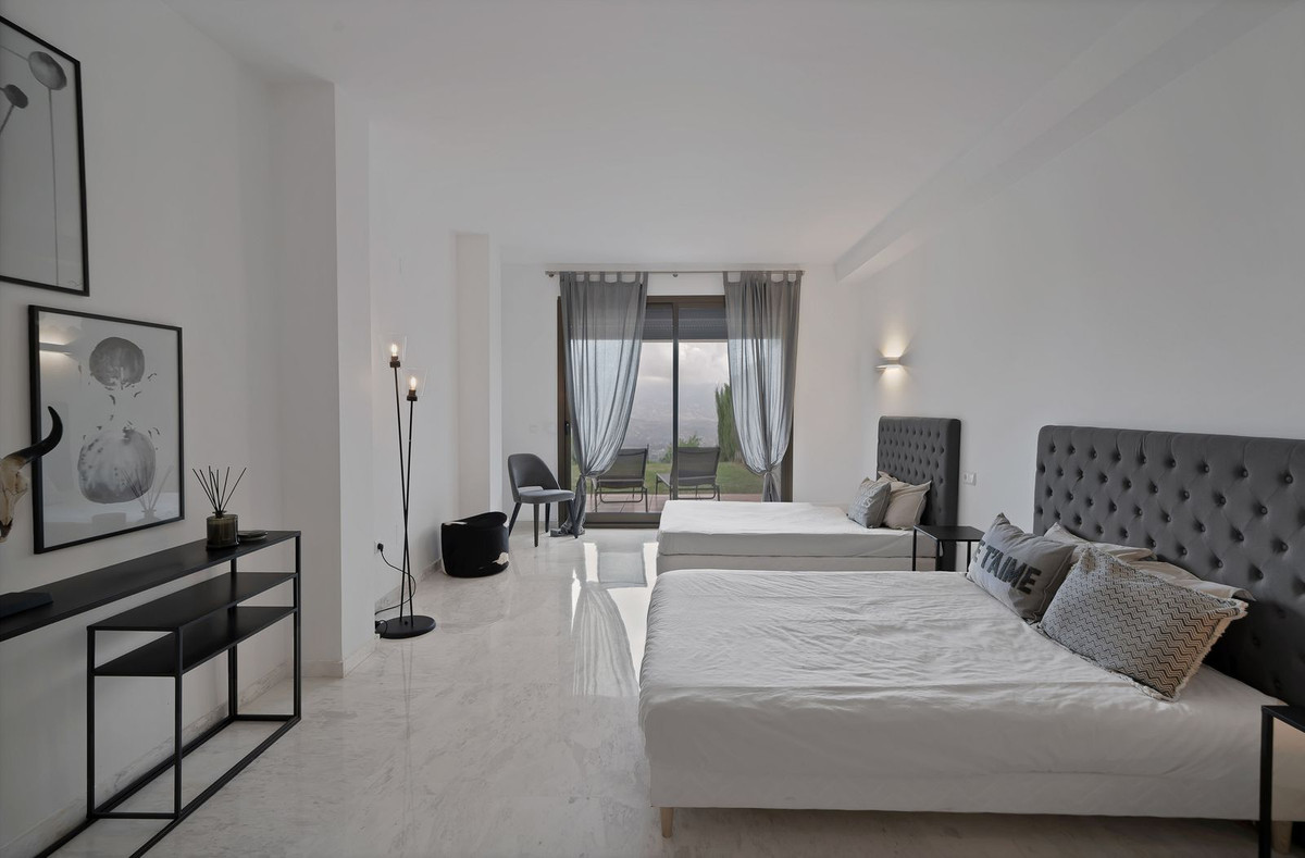 2 Bed Apartment for sale in La Mairena Costa Del Sol, Málaga, Spain