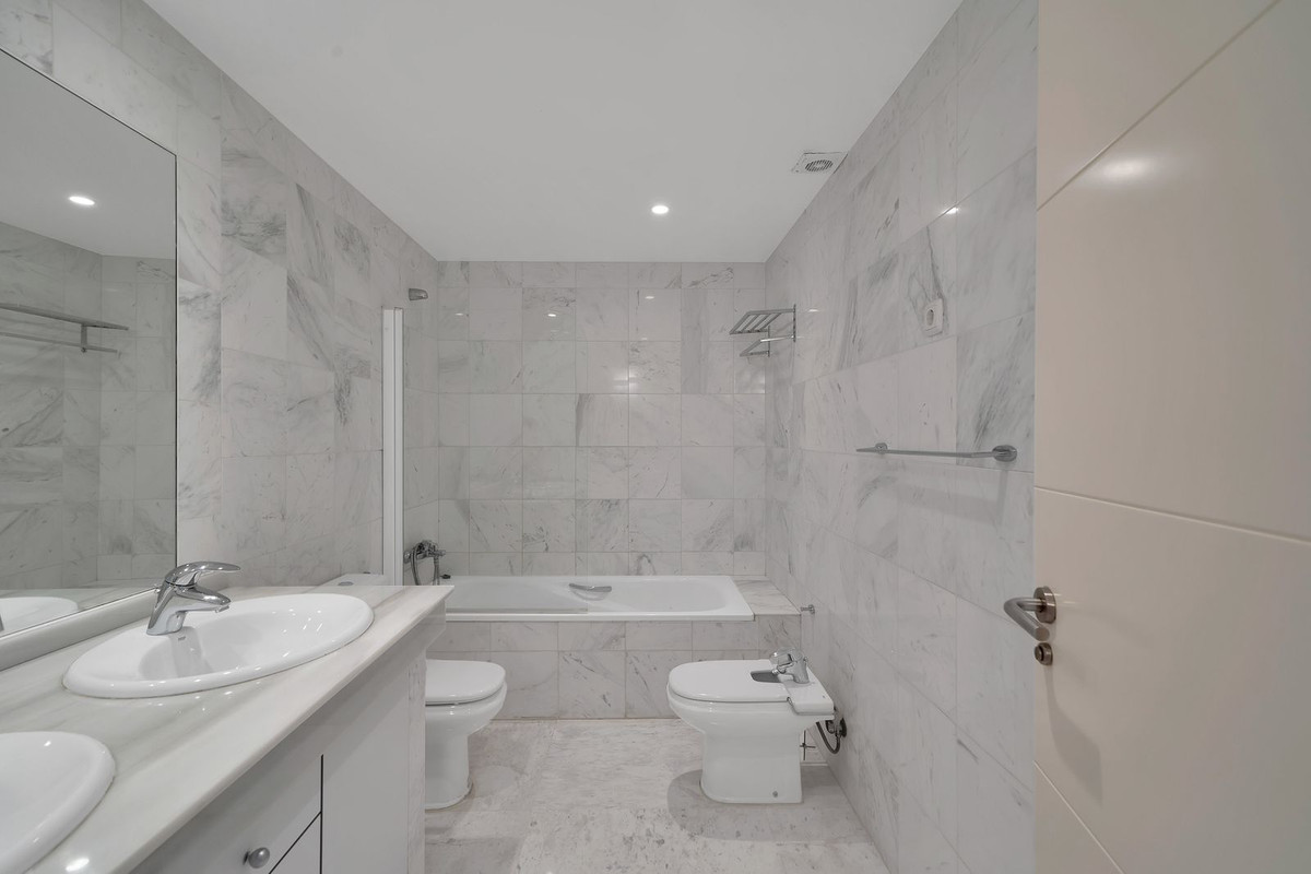 2 Bed Apartment for sale in La Mairena Costa Del Sol, Málaga, Spain