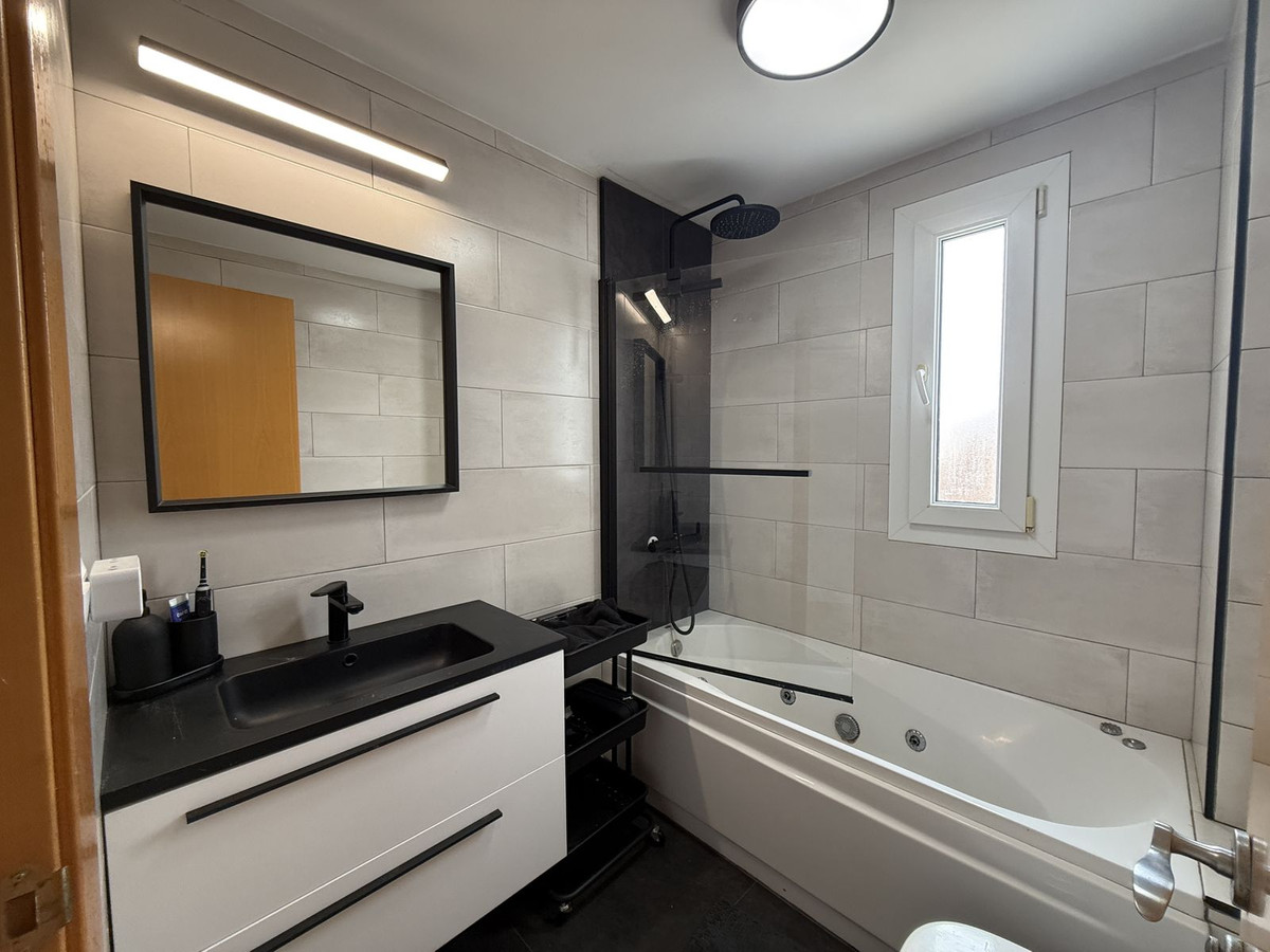Se vende Villa - Chalet de 3 dormitorios en Costa Del Sol, Málaga, España