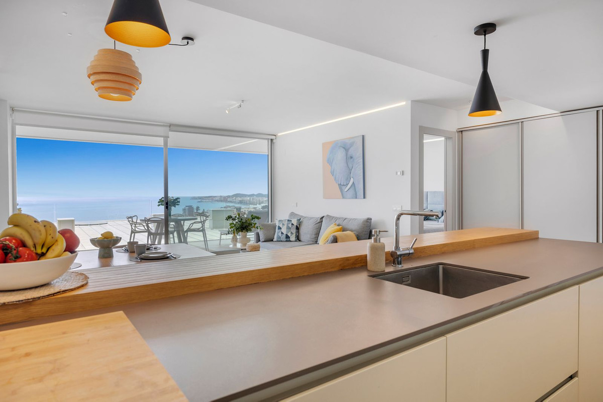 3 Bed Apartment for sale in Fuengirola Costa Del Sol, Málaga, Spain