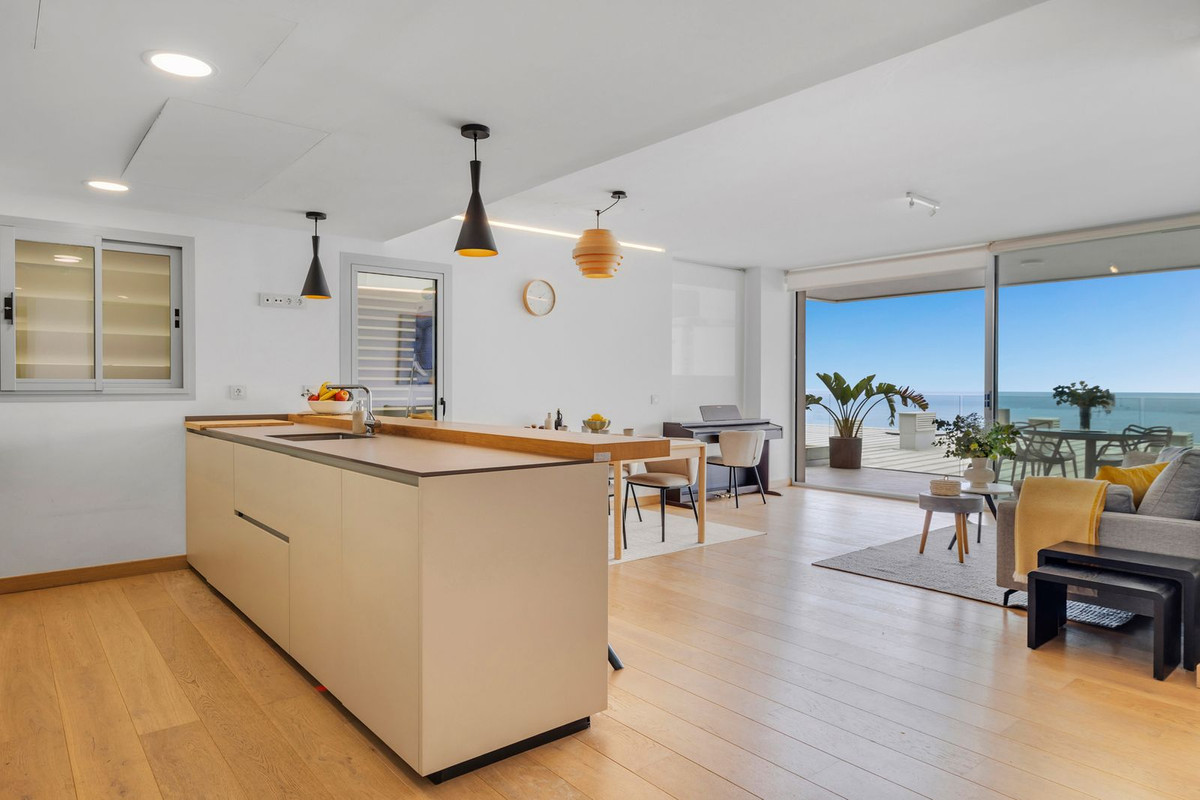 3 Bed Apartment for sale in Fuengirola Costa Del Sol, Málaga, Spain