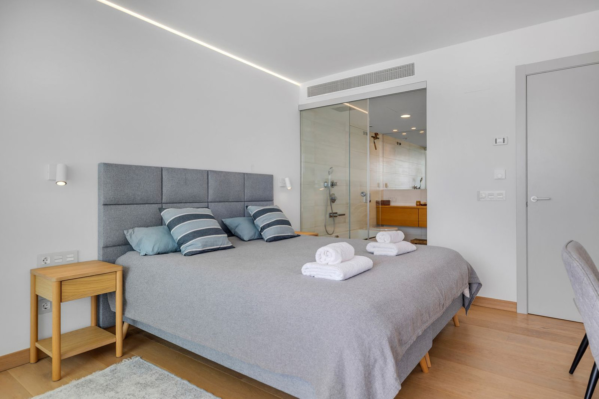 3 Bed Apartment for sale in Fuengirola Costa Del Sol, Málaga, Spain
