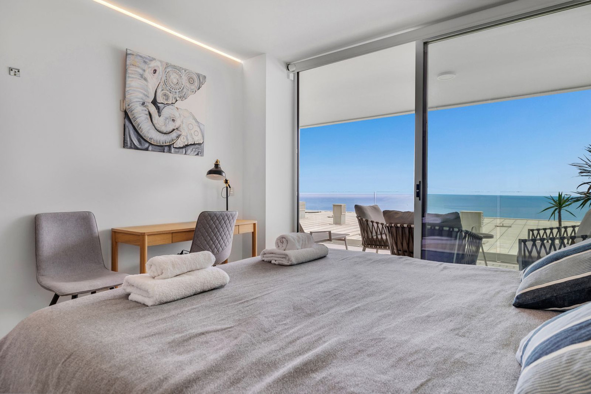 3 Bed Apartment for sale in Fuengirola Costa Del Sol, Málaga, Spain