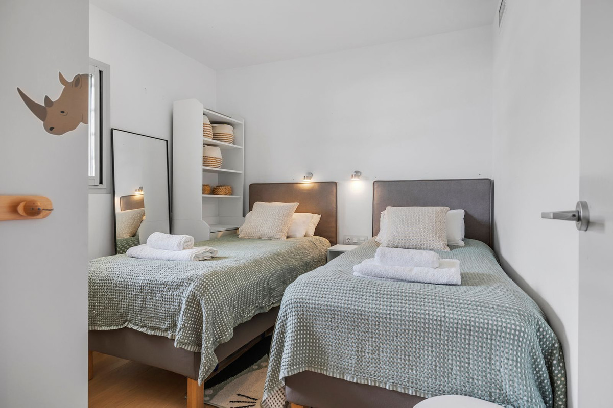 3 Bed Apartment for sale in Fuengirola Costa Del Sol, Málaga, Spain