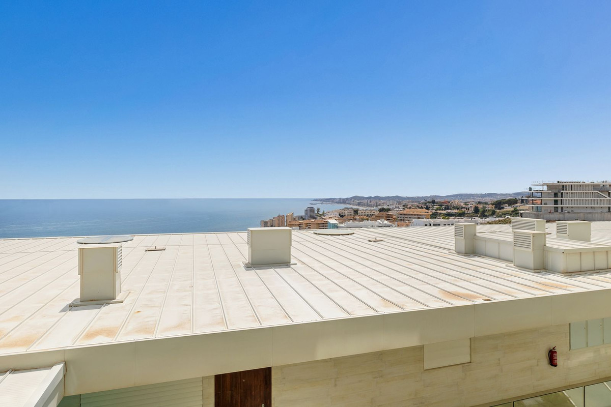 3 Bed Apartment for sale in Fuengirola Costa Del Sol, Málaga, Spain