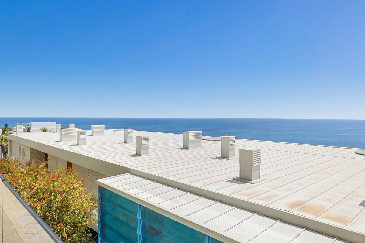 3 Bed Apartment for sale in Fuengirola Costa Del Sol, Málaga, Spain