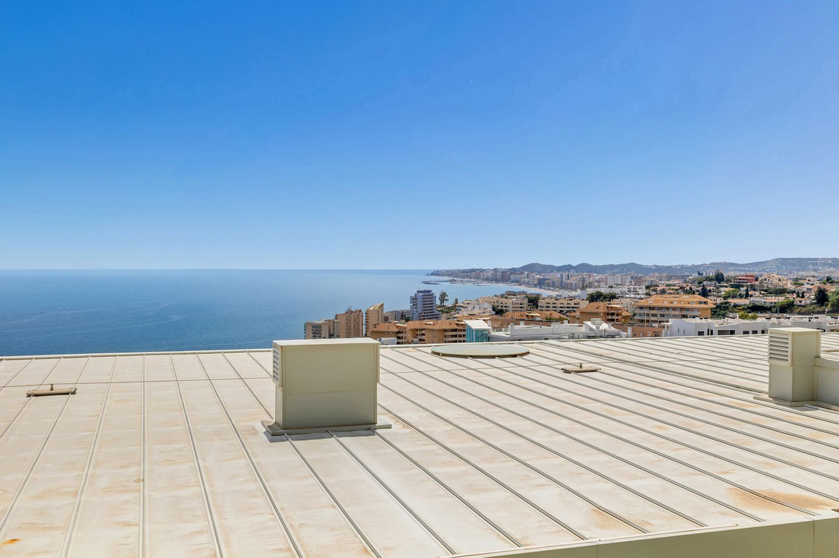 3 Bed Apartment for sale in Fuengirola Costa Del Sol, Málaga, Spain