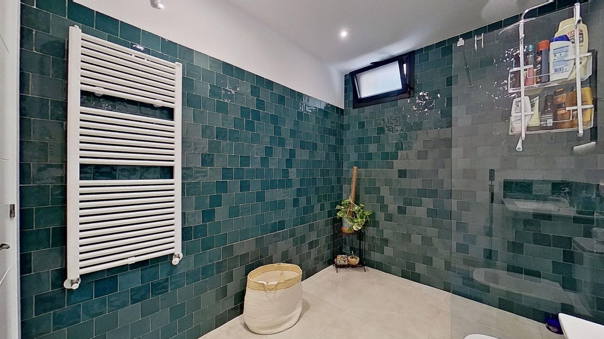 Se vende Villa - Chalet de 6 dormitorios en Costa Del Sol, Málaga, España