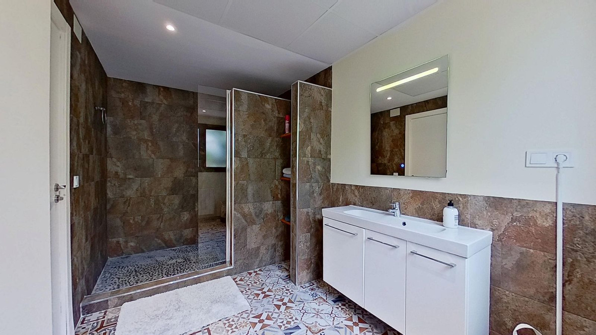 Se vende Villa - Chalet de 6 dormitorios en Costa Del Sol, Málaga, España