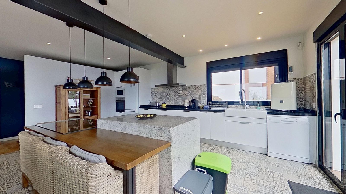 Se vende Villa - Chalet de 6 dormitorios en Costa Del Sol, Málaga, España