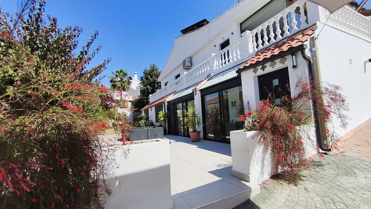 Se vende Villa - Chalet de 6 dormitorios en Costa Del Sol, Málaga, España