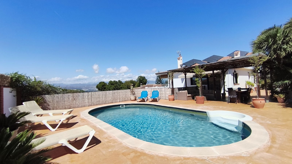 Se vende Villa - Chalet de 6 dormitorios en Costa Del Sol, Málaga, España