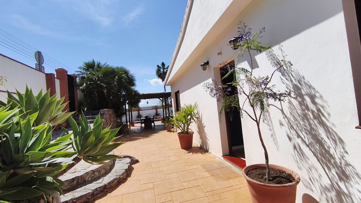 Se vende Villa - Chalet de 6 dormitorios en Costa Del Sol, Málaga, España