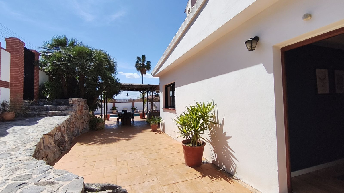 Se vende Villa - Chalet de 6 dormitorios en Costa Del Sol, Málaga, España
