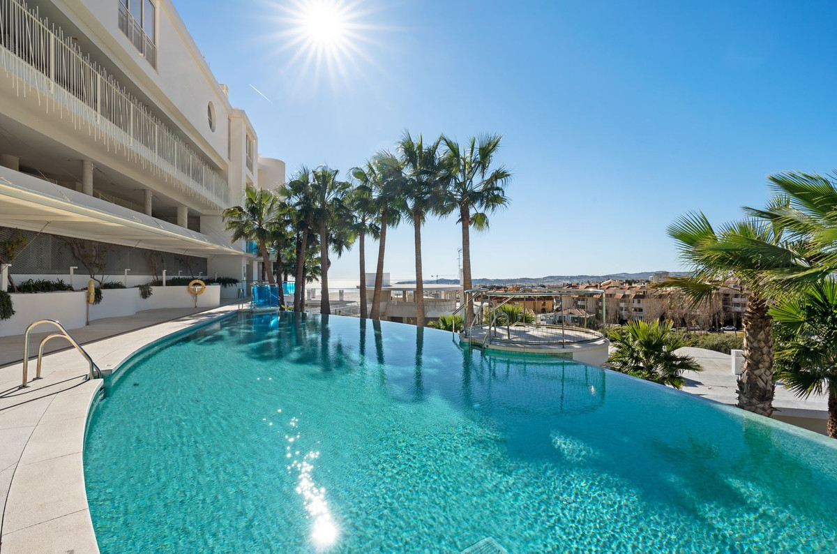 2 Bed Apartment for sale in Benalmadena Costa Costa Del Sol, Málaga, Spain