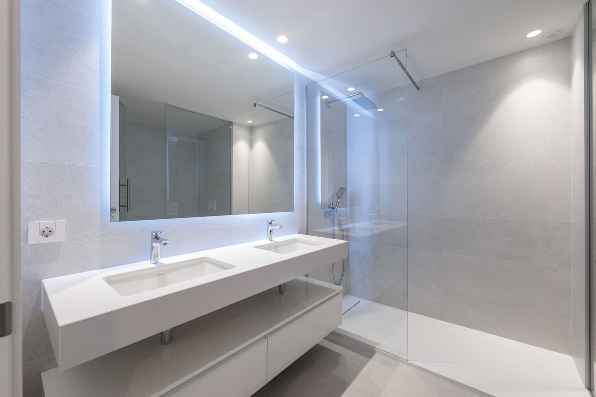 2 Bed Apartment for sale in Selwo Costa Del Sol, Málaga, Spain