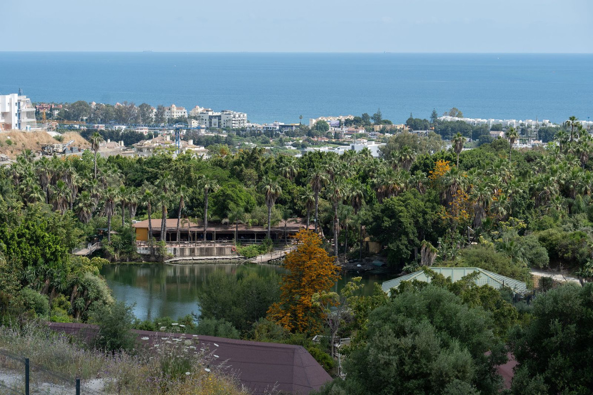 2 Bed Apartment for sale in Selwo Costa Del Sol, Málaga, Spain
