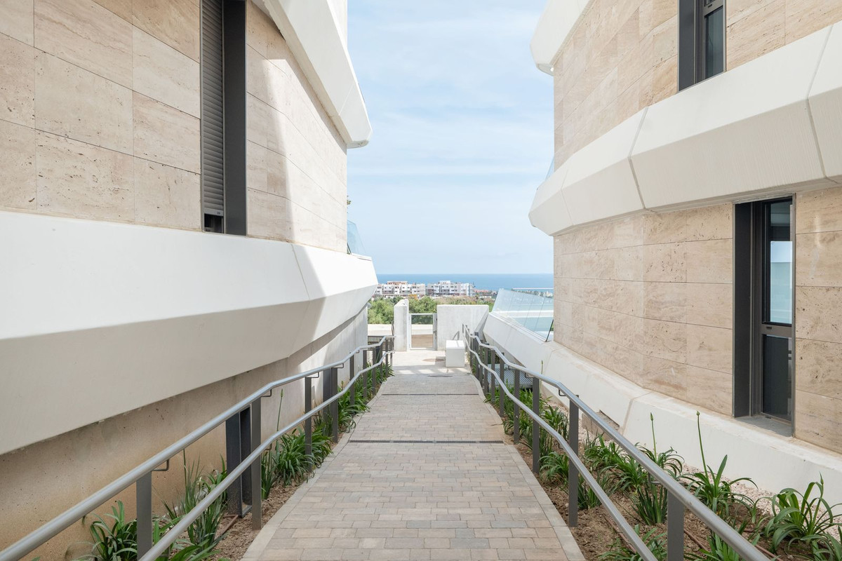 2 Bed Apartment for sale in Selwo Costa Del Sol, Málaga, Spain