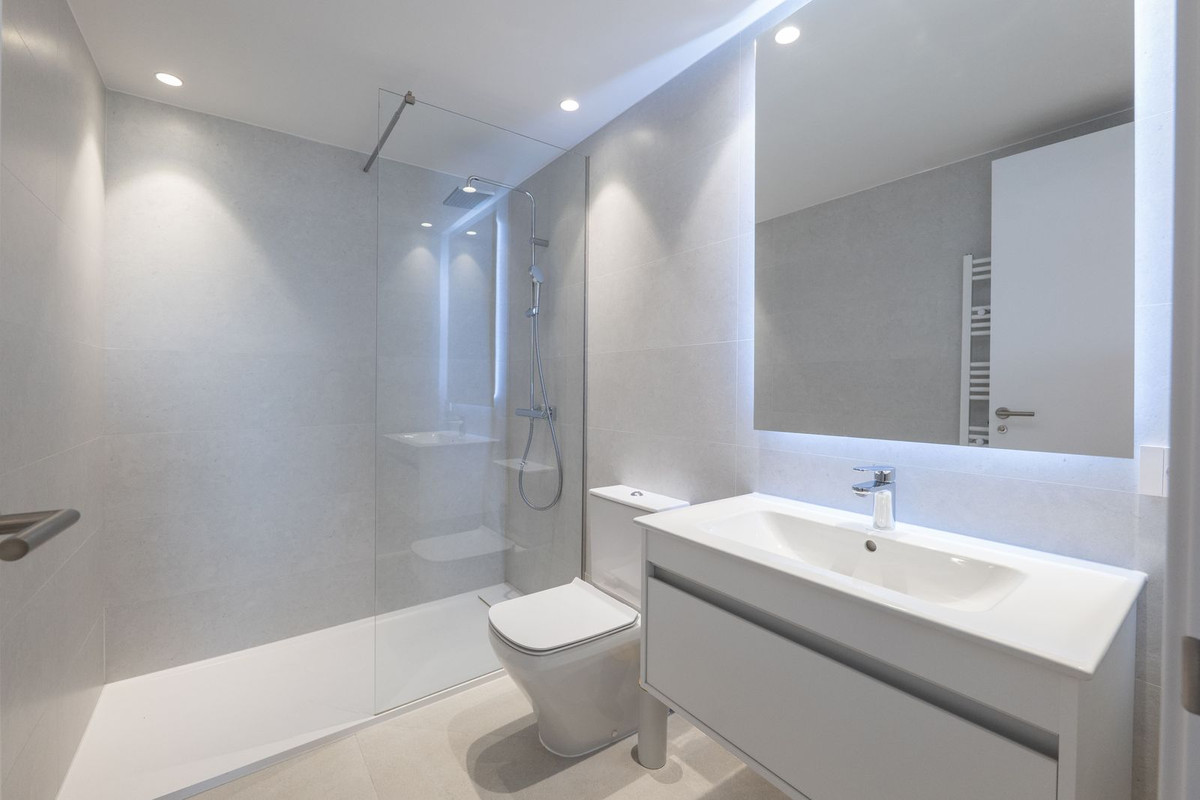 2 Bed Apartment for sale in Selwo Costa Del Sol, Málaga, Spain