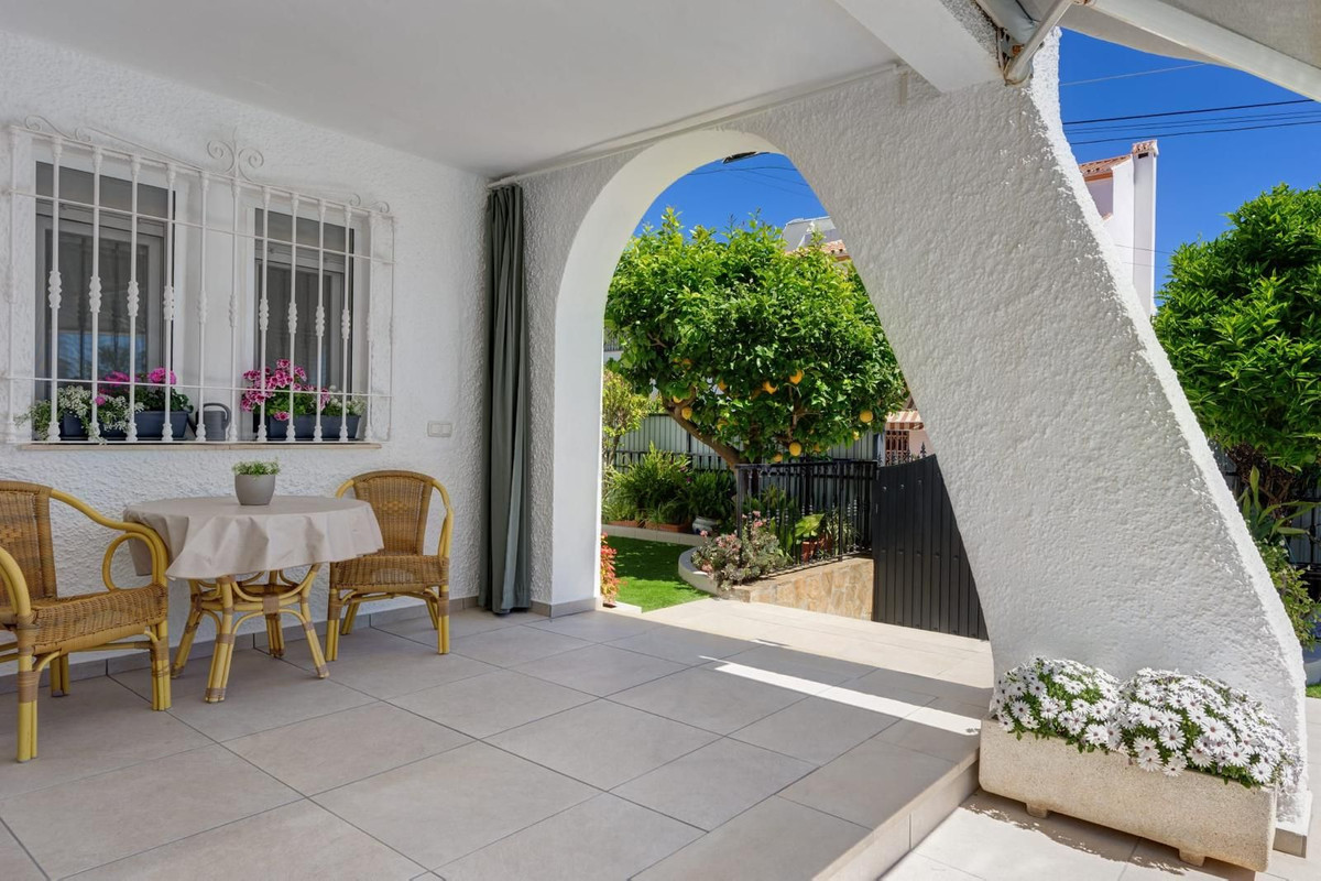 3 Bed Townhouse for sale in Los Pacos Costa Del Sol, Málaga, Spain
