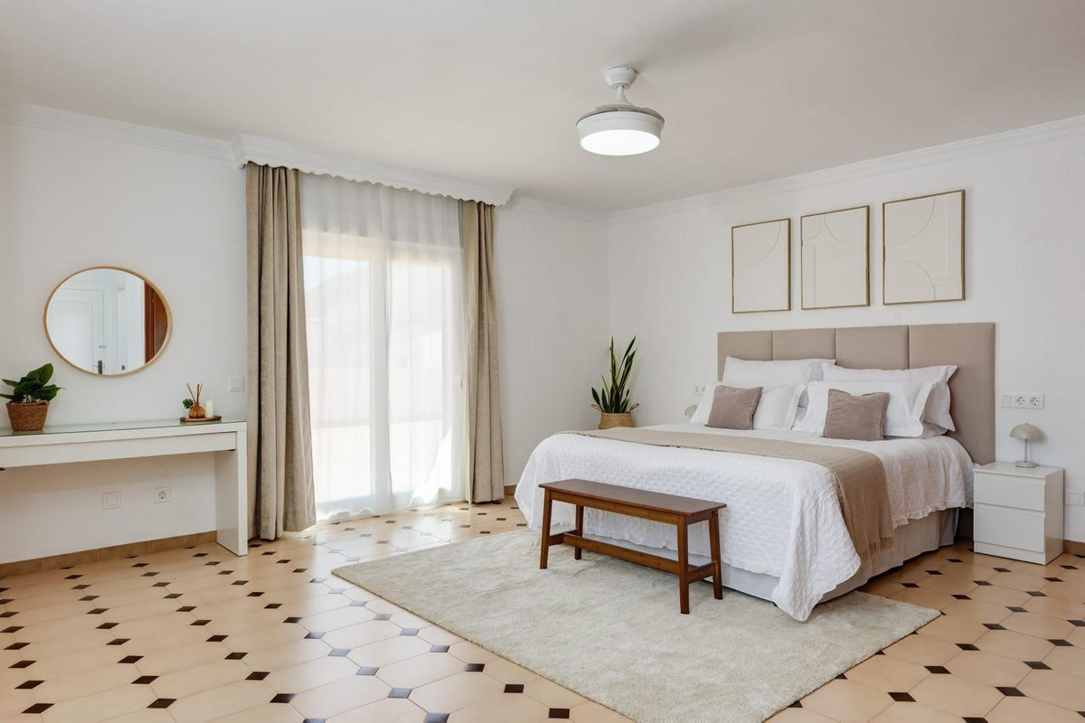 3 Bed Townhouse for sale in Los Pacos Costa Del Sol, Málaga, Spain