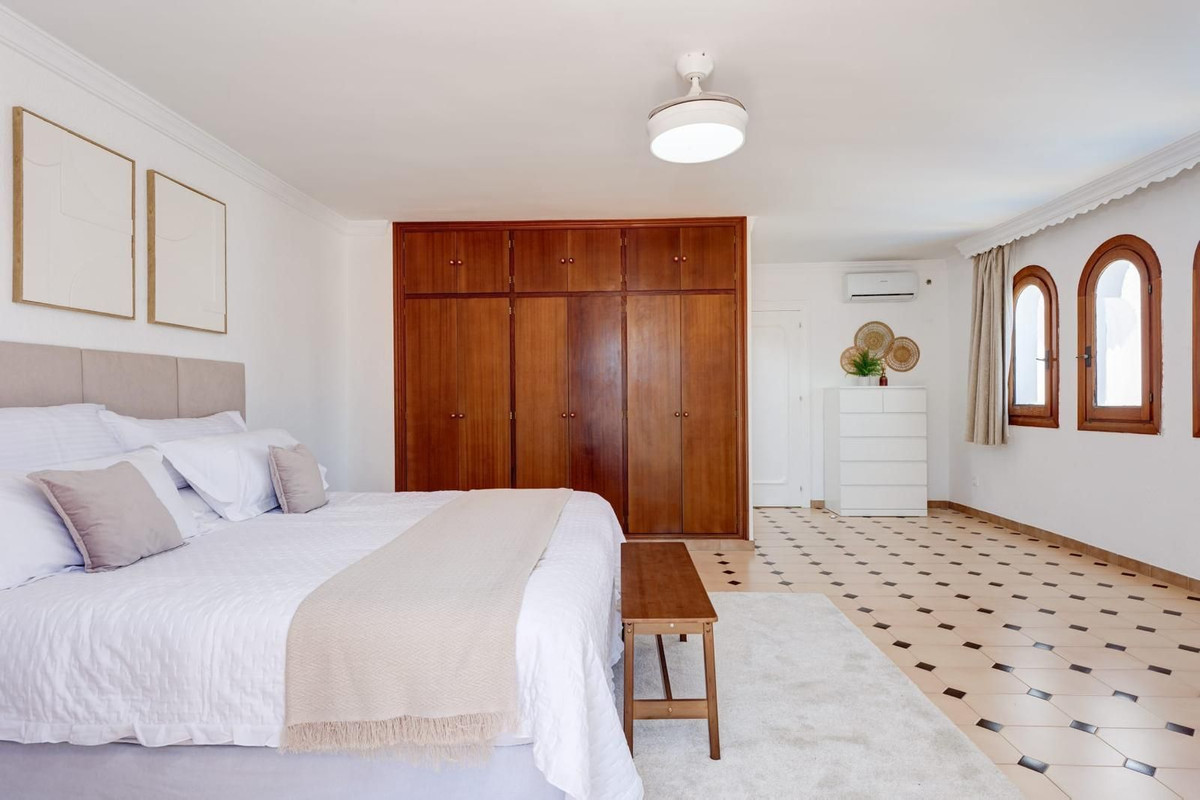 3 Bed Townhouse for sale in Los Pacos Costa Del Sol, Málaga, Spain