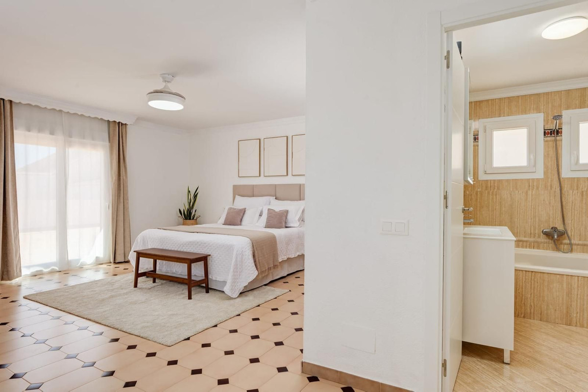 3 Bed Townhouse for sale in Los Pacos Costa Del Sol, Málaga, Spain