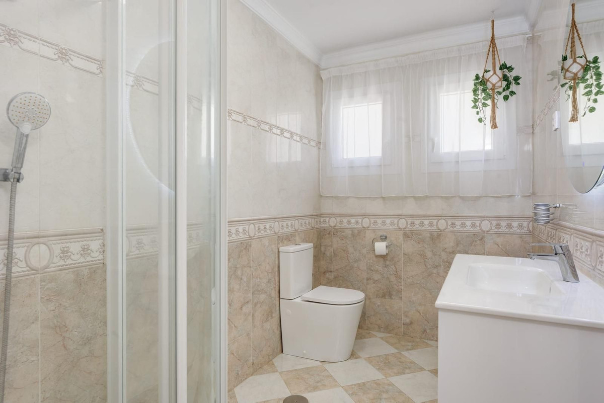 3 Bed Townhouse for sale in Los Pacos Costa Del Sol, Málaga, Spain