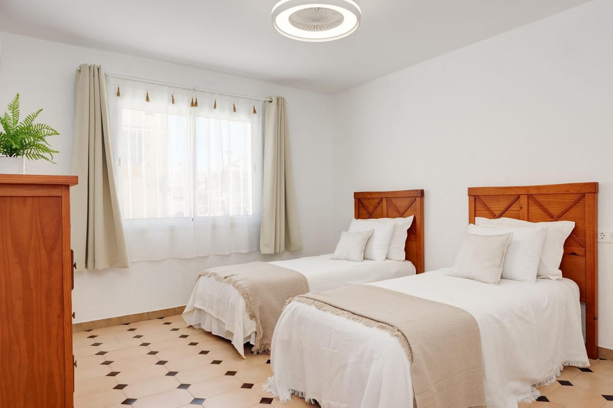 3 Bed Townhouse for sale in Los Pacos Costa Del Sol, Málaga, Spain
