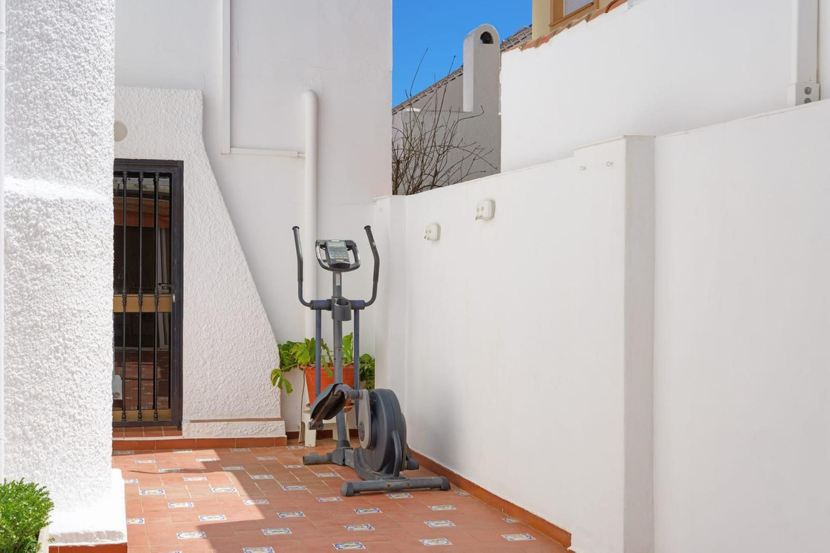 3 Bed Townhouse for sale in Los Pacos Costa Del Sol, Málaga, Spain